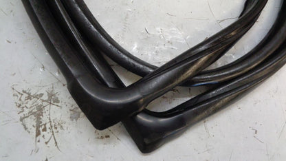Nissan Urvan Genuine Front Windscreen Rubber Weatherstrip New Part