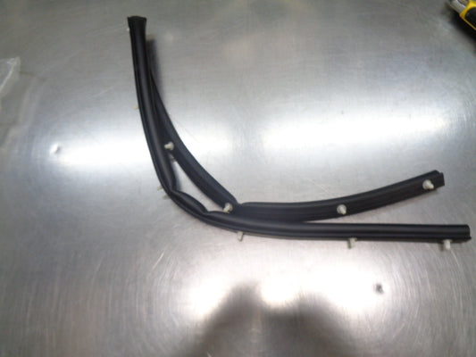 Holden Captiva Genuine Front Hood Seal New Part