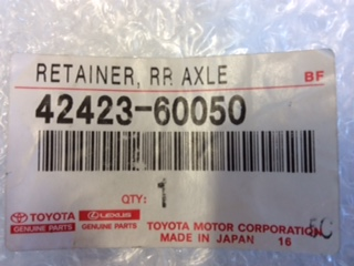 Toyota FJ Cruiser Genuine Right Hand Rear Axle Retainer New Part