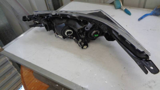 TOYOTA COROLLA GENUINE RIGHT (DRIVER) HEADLIGHT NEW PART