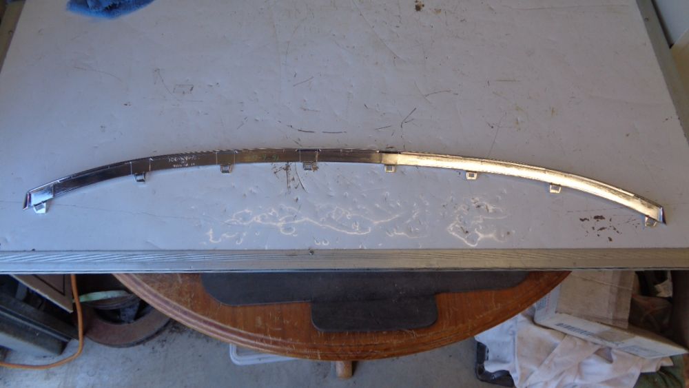 Honda CR-V Genuine Front Grille Center Moulding New Part