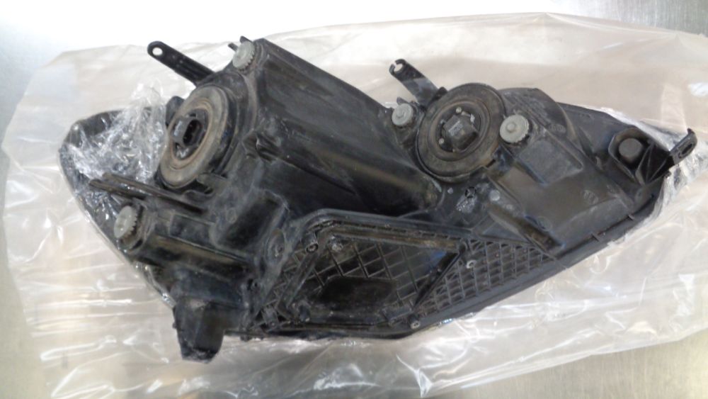 Toyota Avensis Verso Left Hand Front Headlight Reconditioned VGC Used Part