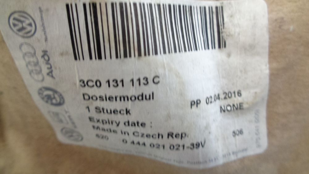 VW Passat.Touareg Genuine Reduction Agent (Adblue) Injector New Part