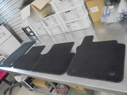 VW Tiguan Genuine Front And Rear Carpet Mat Set New Part