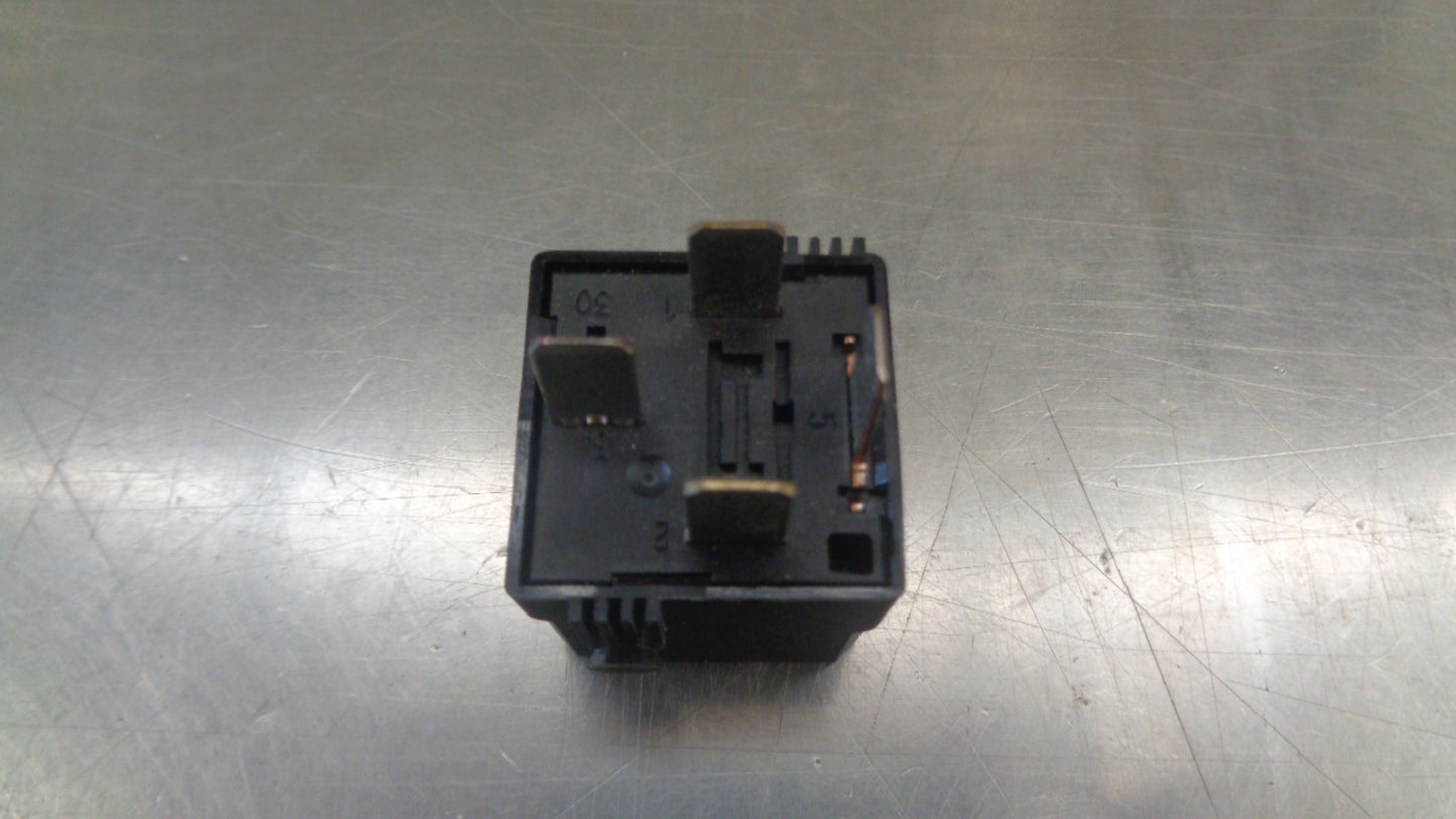 Mercedes Benz Genuine 4 Pin Fuel Pump Relay Module New Part