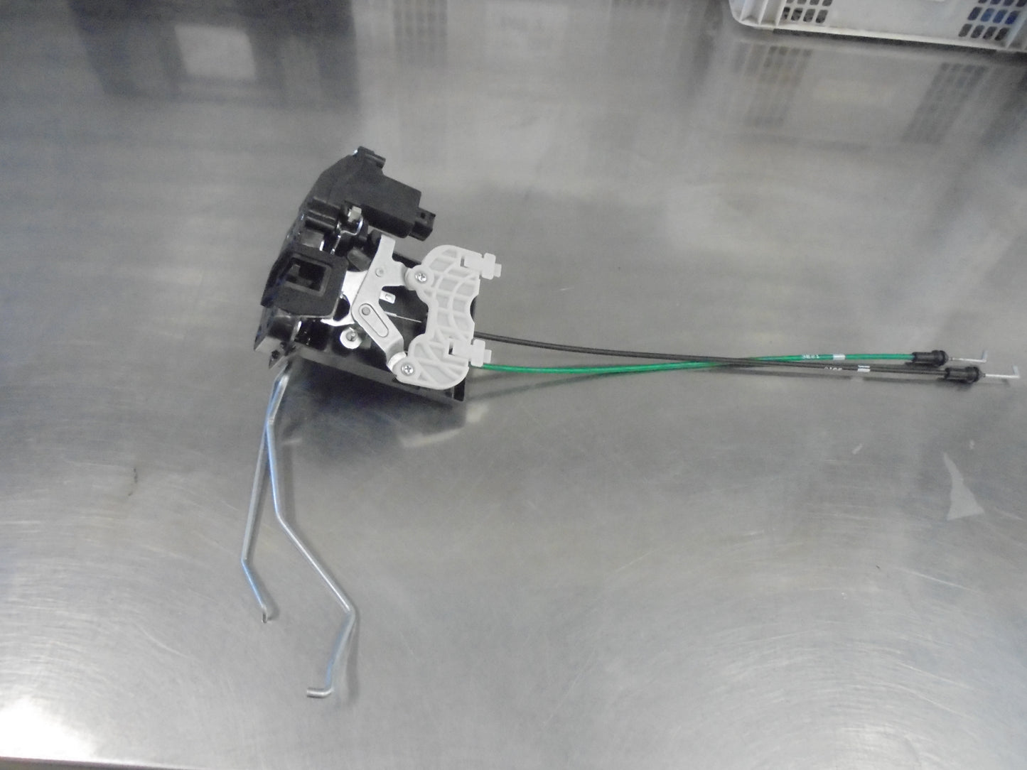 Kia Cerato Sedan Genuine Drivers Front Door Latch Assembly New Part