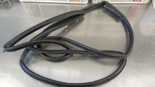 Holden Captiva Genuine Front Right Weatherstrip New Part