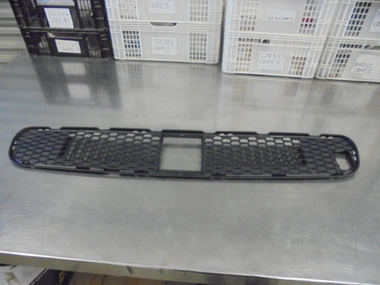 Jeep Grand Cherokee Genuine Fascia Grille Lower Center New Part