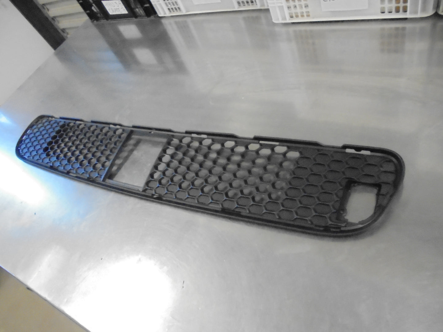Jeep Grand Cherokee Genuine Fascia Grille Lower Center New Part