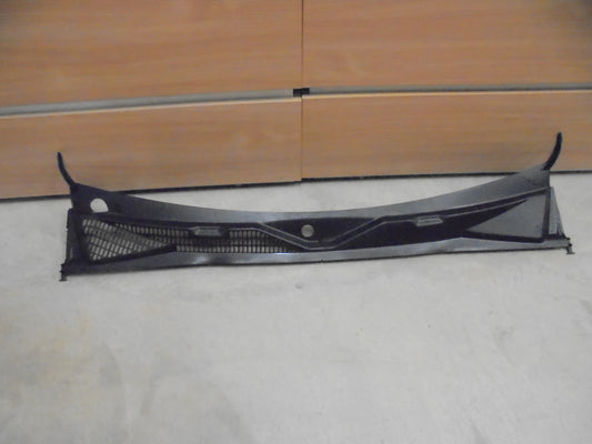 VW Amarok Genuine Lower Windscreen Cowl Used Part VGC
