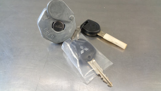 Mitsubishi Triton Genuine Fuel Filler Cap with Lock and Keys New Part