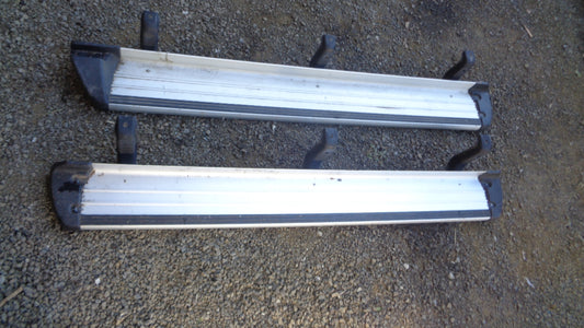 Mitsubishi Triton ML/MN Genuine Right Hand Replacement Side Step Used Part