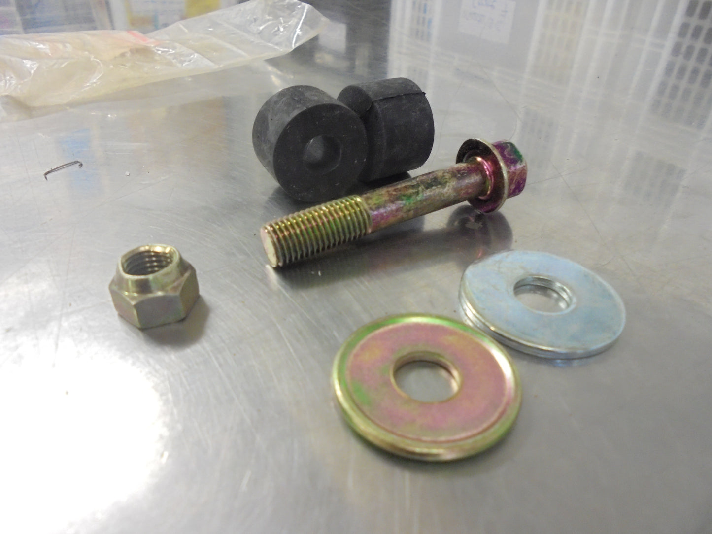 Mitsubishi L200 Genuine Left Stabilizer Bar Repair Kit New Part