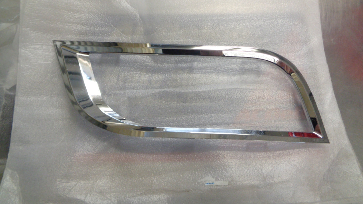 Holden RG Trailblazer Genuine Chrome Left Hand Fog Light Bezel New Part