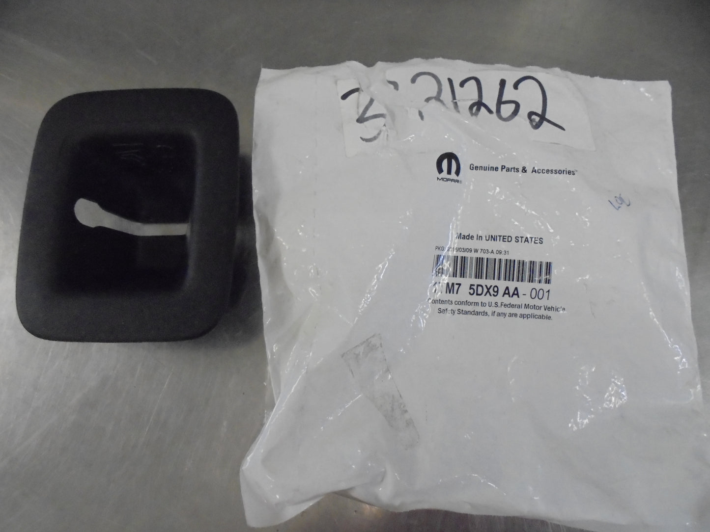 Jeep Grand Cherokee-Dodge Durango Genuine Tether seat Bezel New Part