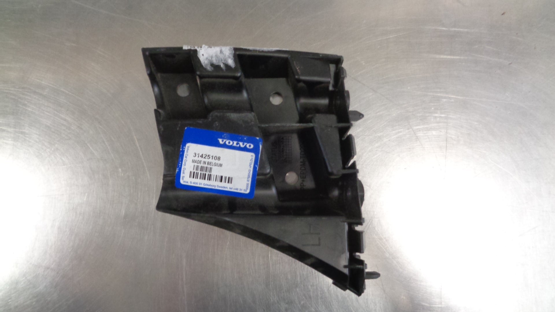 Volvo V40 Genuine Front Left Bumper Bracket New Part – Half Price Parts ...