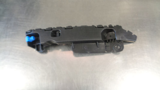 Holden JH Cruze Genuine Right Hand Side Retainer New Part