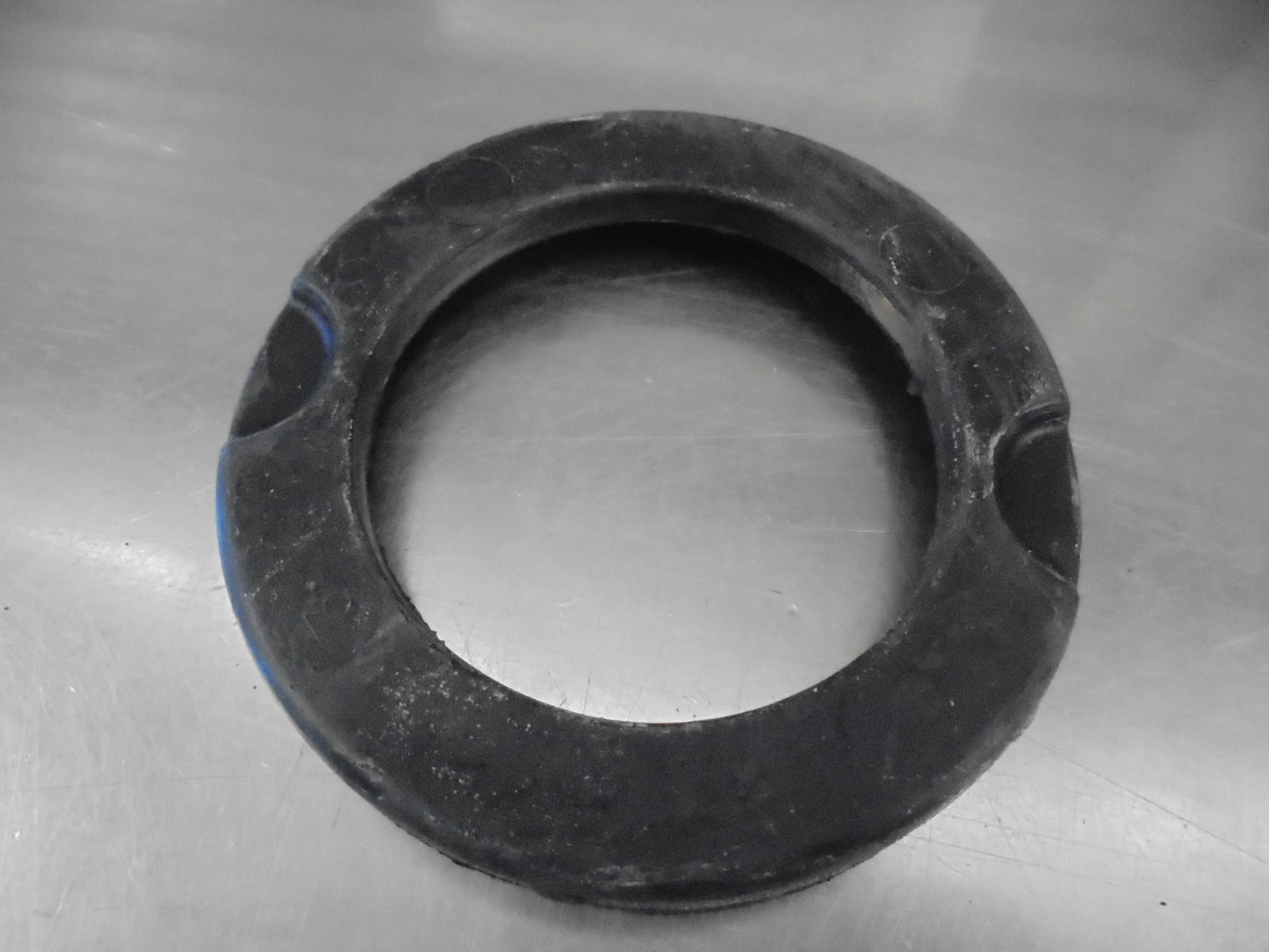 Honda CR-V Genuine Lower Rear Rubber Spring Mount New Part