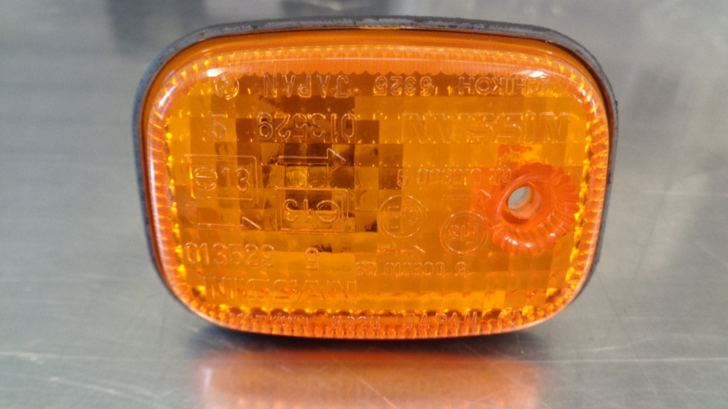 Nissan Terrano II Genuine Front Right Fender Turn Signal New Part