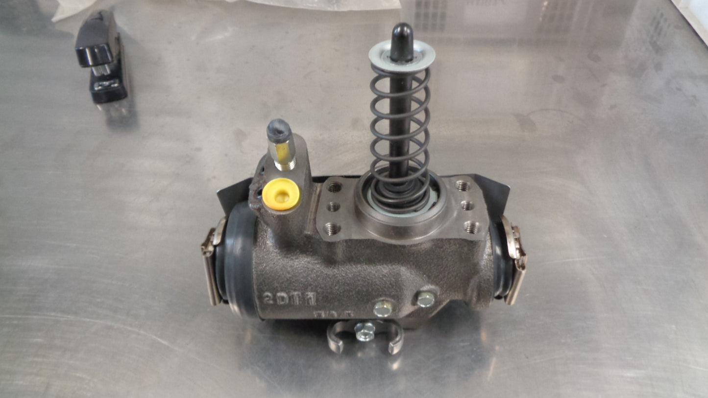 Isuzu F Series Genuine Right Hand Rear Wheel Cylinder New Part