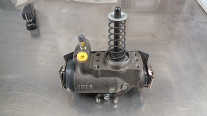 Isuzu F Series Genuine Right Hand Rear Wheel Cylinder New Part