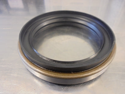 Nissan Patrol GQ-GU Genuine Front Hub Seal New Part