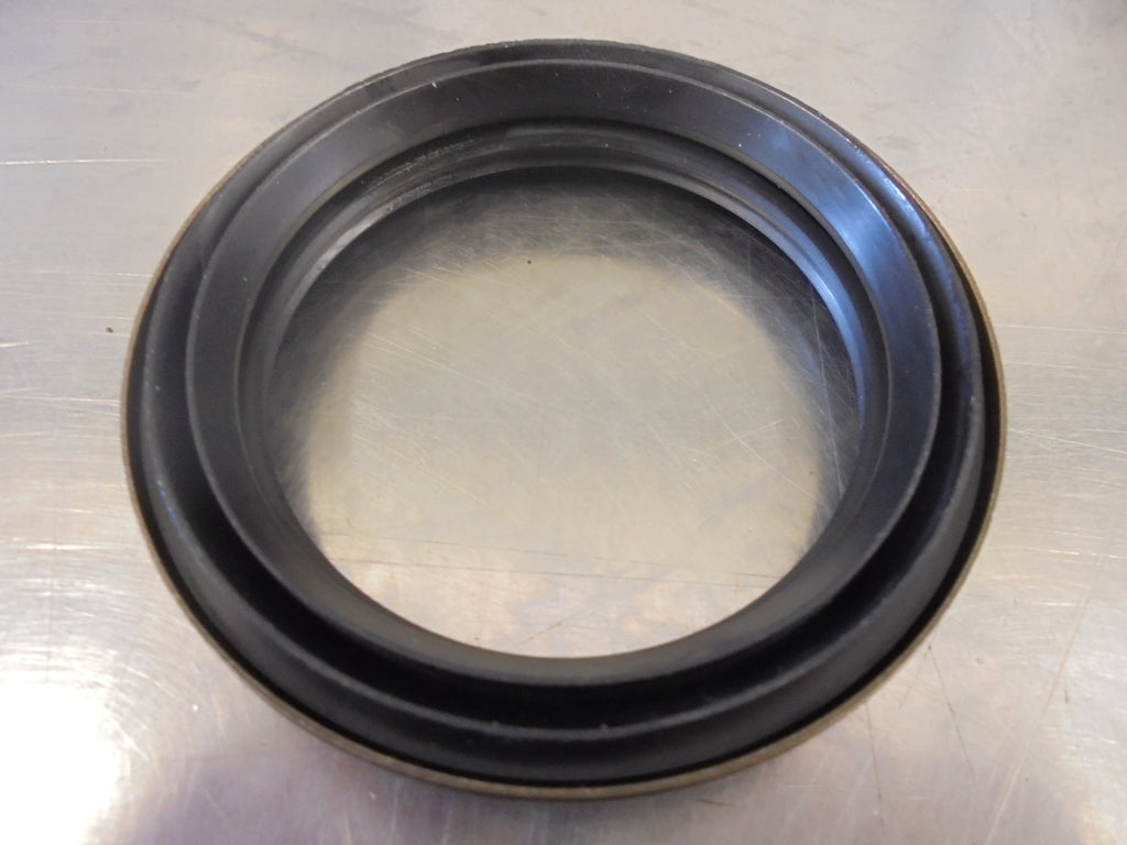 Nissan Patrol GQGU Genuine Front Hub Seal New Part Half Price Parts Car Parts For Half