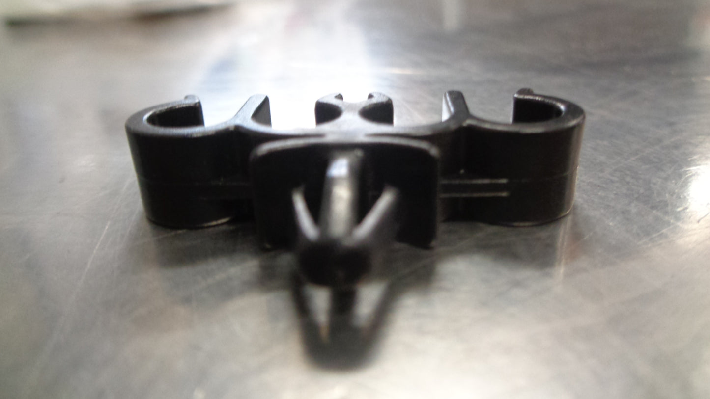 Isuzu N Series Genuine Rubber Hose Clip New Part