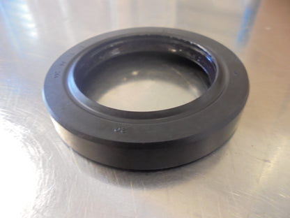 Nissan Patrol GQ Y60 Genuine Transfer Cover Oil Seal 4.2D New Part