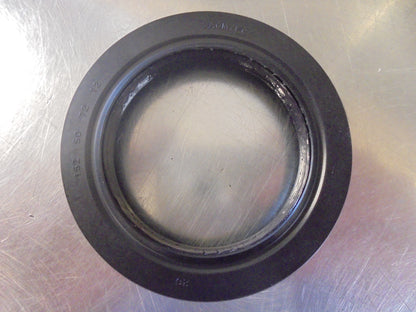 Nissan Patrol GQ Y60 Genuine Transfer Cover Oil Seal 4.2D New Part