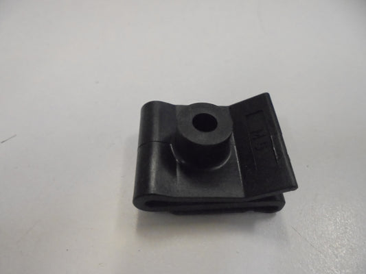 Nissan Navara Genuine Canoe Rivet New Part