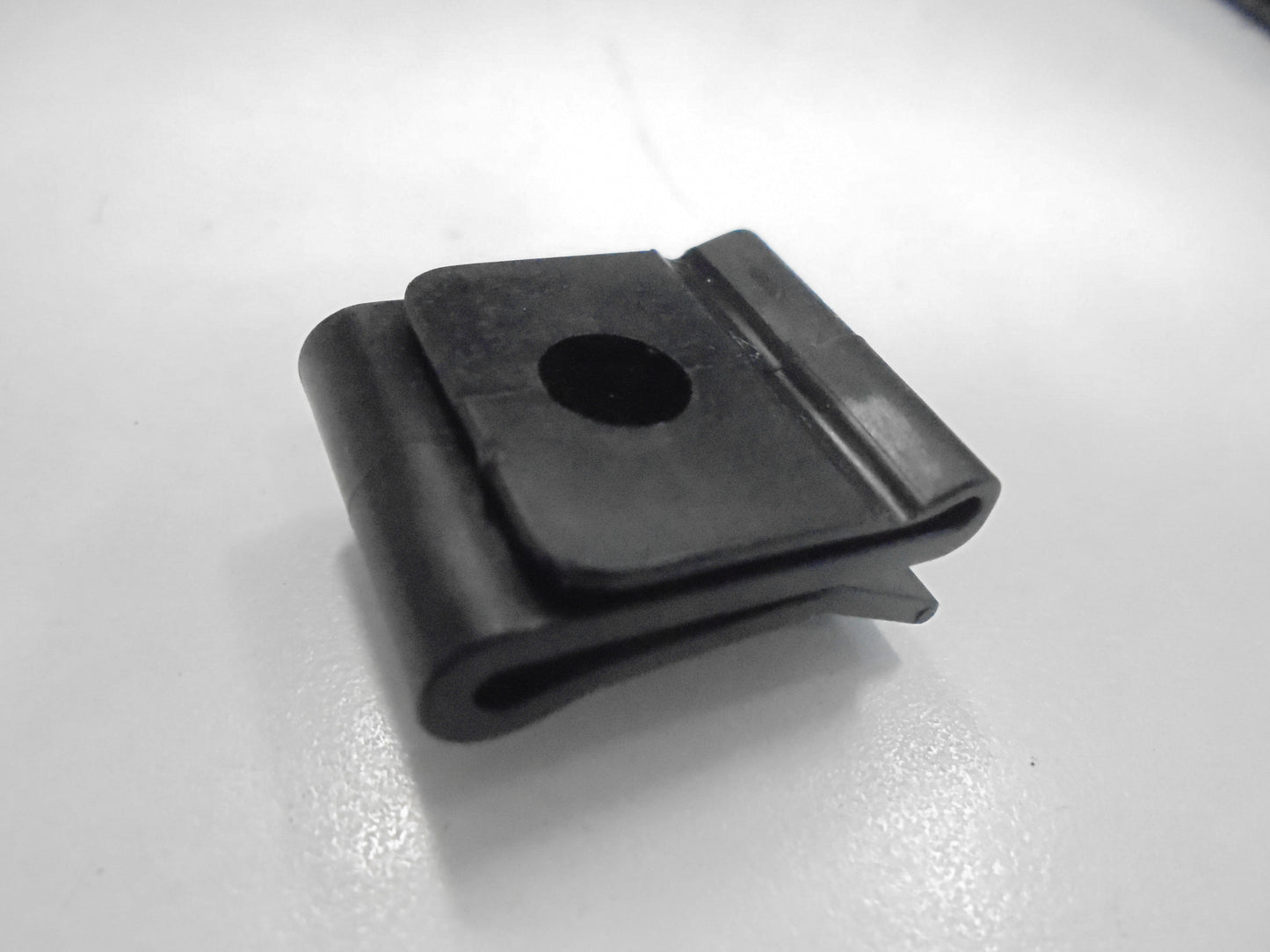 Nissan Navara Genuine Canoe Rivet New Part