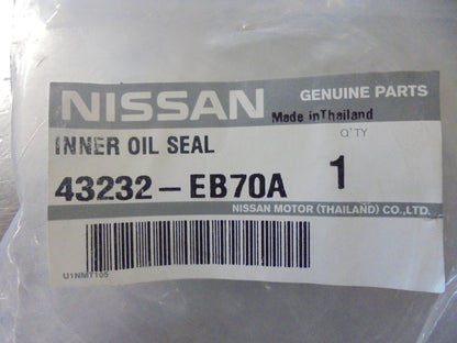 Nissan Navara D40M Genuine Rear Half Shaft Inner Seal New Part