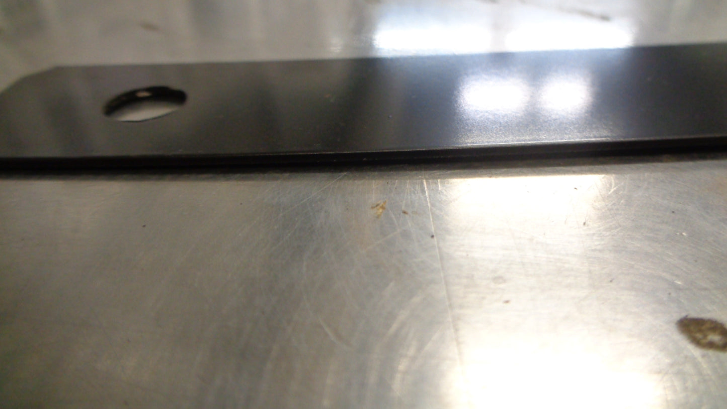 Isuzu CXY Genuine Rubber Flap Retainer New Part