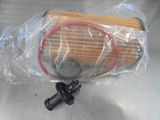 Fleet Guard Oil Filter Suits Toyota landcruiser LC-70 And HDJ200 New Part