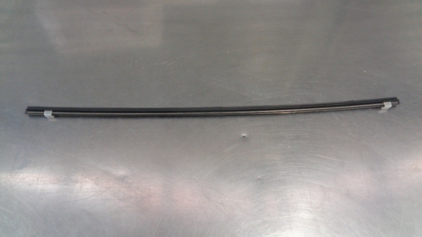 Nissan X-trail T31 Genuine 450mm Wiper Refill Rubber New Part