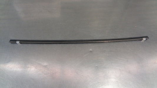 Nissan X-trail T31 Genuine 450mm Wiper Refill Rubber New Part