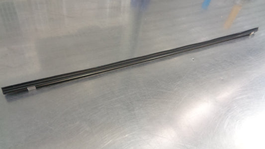 Nissan X-trail T31 Genuine 450mm Wiper Refill Rubber New Part