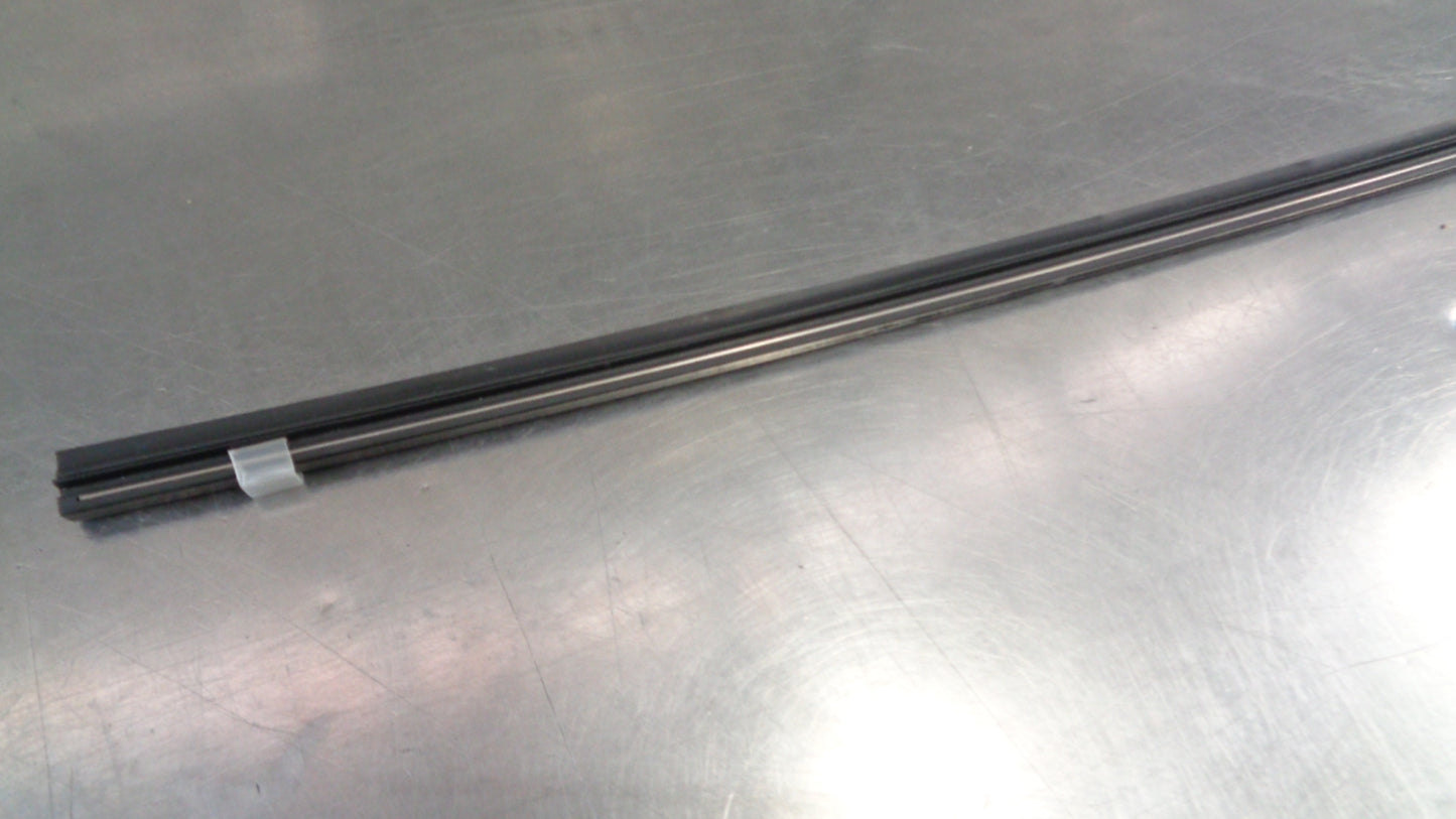 Nissan X-trail T31 Genuine 450mm Wiper Refill Rubber New Part