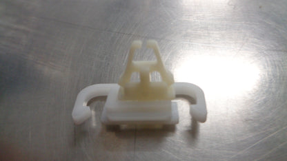 Isuzu NPR Genuine Radiator Grille Clip New Part