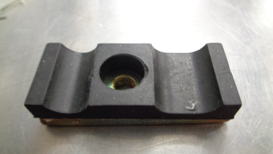Isuzu F Series Genuine Oil Pipe Clip New Part