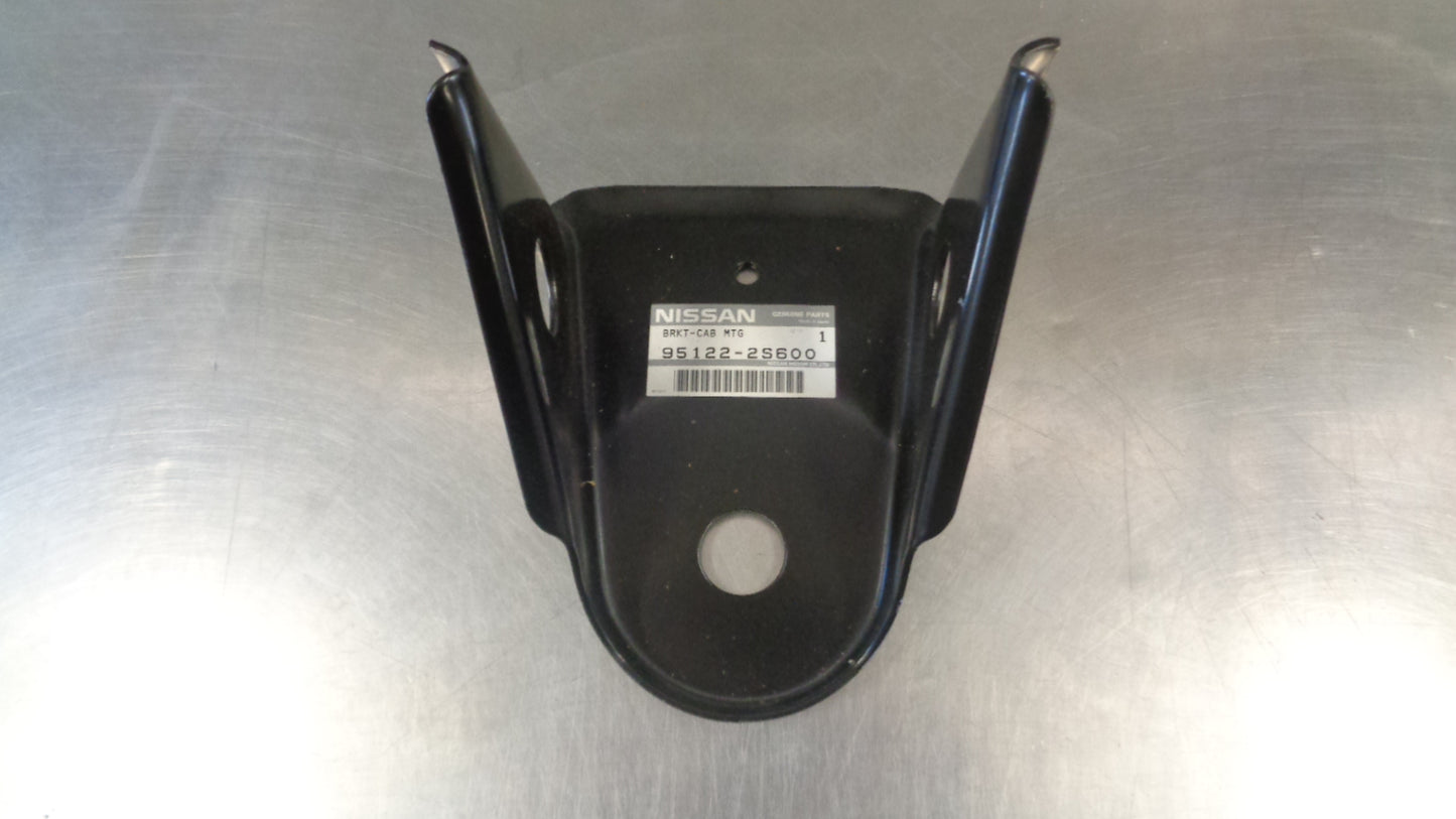 Nissan Navara D22 Genuine Cab Mounting 2nd Bracket New Part
