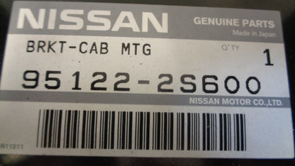 Nissan Navara D22 Genuine Cab Mounting 2nd Bracket New Part