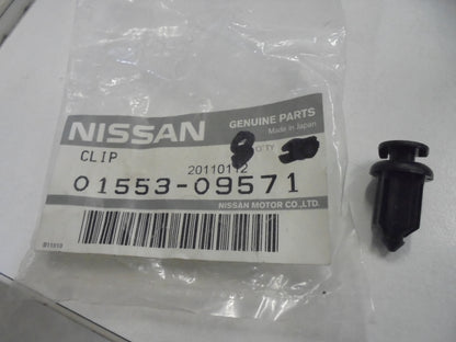Nissan Pathfinder R50 Genuine Clip New Part