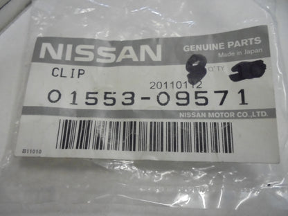 Nissan Pathfinder R50 Genuine Clip New Part