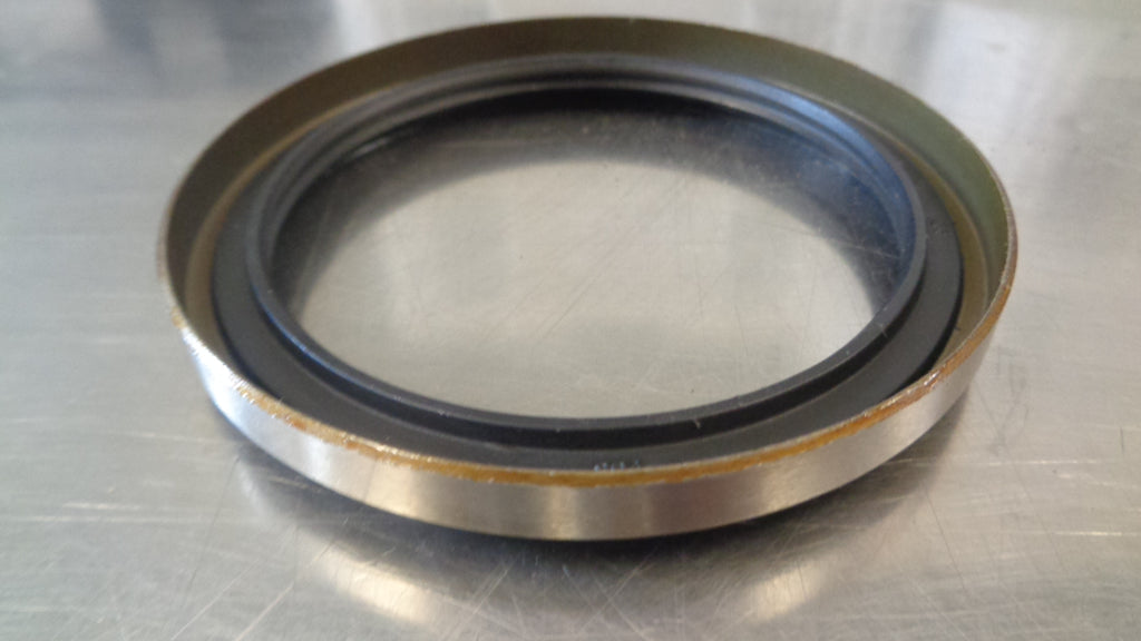 Mitsubishi Triton Genuine Front Axle Dust Seal New Part Half Price