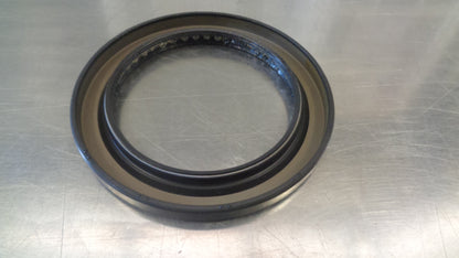 Nissan Navara D21 TD25 Genuine Front Crank Shaft Seal New Part