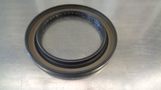 Nissan Navara D21 TD25 Genuine Front Crank Shaft Seal New Part