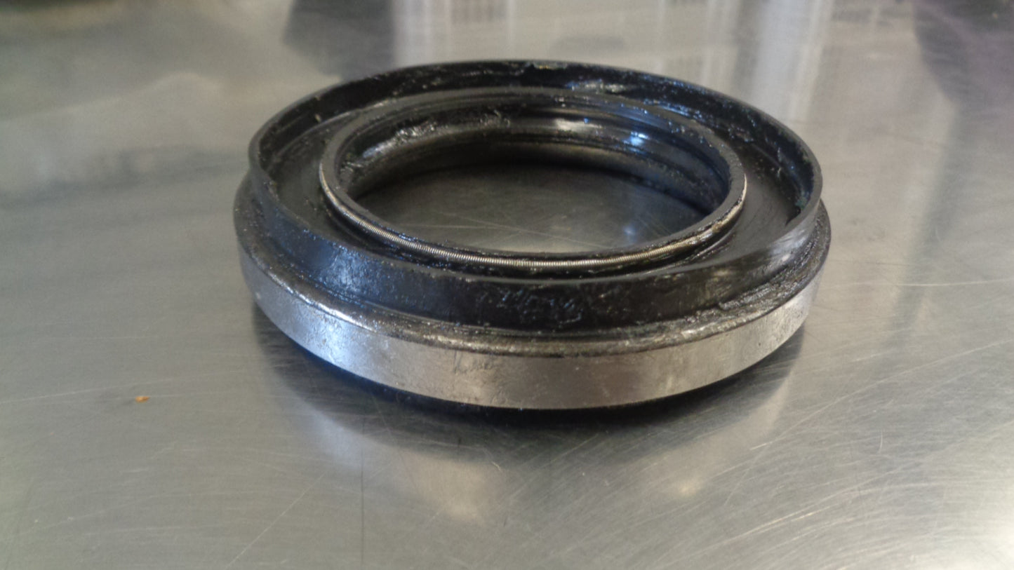 Nissan Patrol Genuine Rear Hub Seal New Part