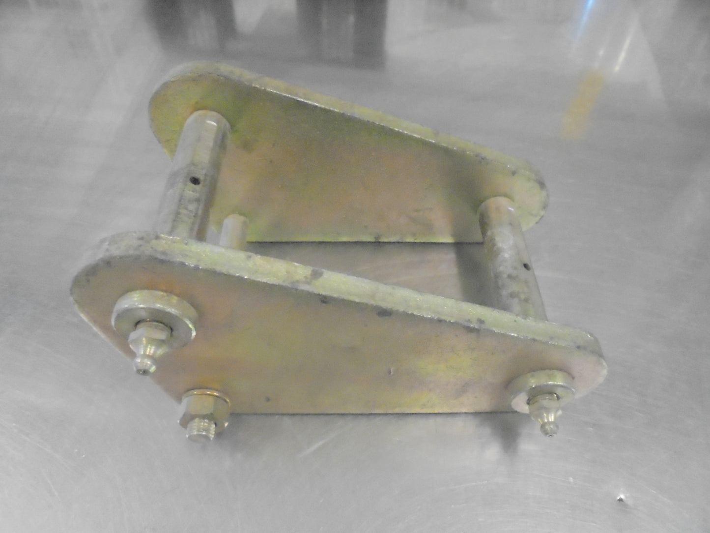EFS Rear Greaseable Shackle Suits Toyota Landcruiser 79 Series New Part